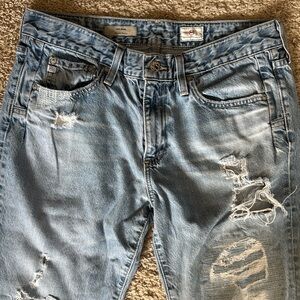 Distressed relaxed Jean